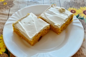 Mrkvov� buchta s b�lou polevou 